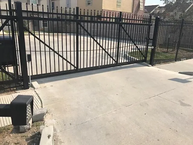 Cheerful 2 Bedroom Townhouse Gated Apartment