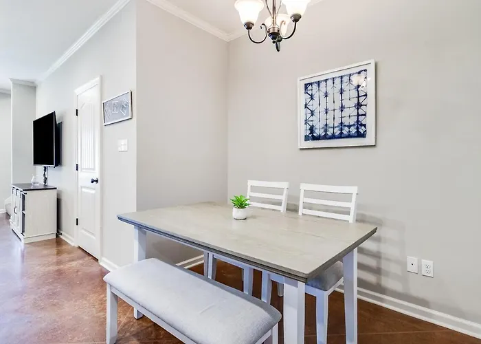 Cheerful 2 Bedroom Townhouse Gated