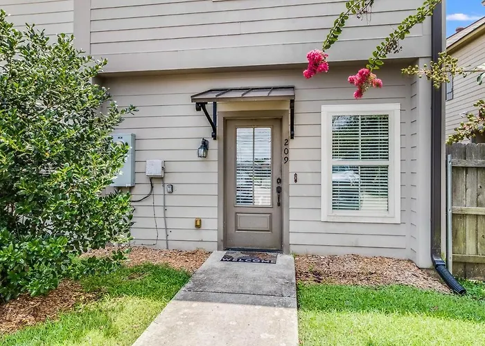 Cheerful 2 Bedroom Townhouse Gated Apartment Lafayette