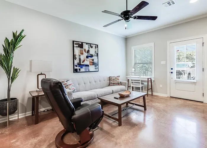 Apartment Cheerful 2 Bedroom Townhouse Gated *