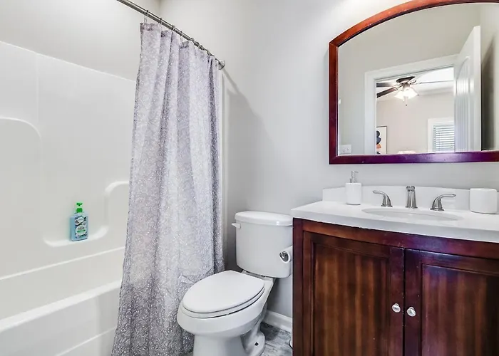 Cheerful 2 Bedroom Townhouse Gated