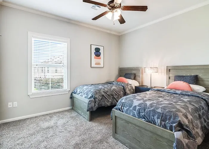 Cheerful 2 Bedroom Townhouse Gated Apartment Lafayette