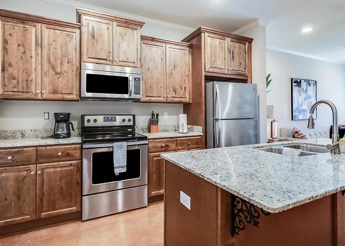 Cheerful 2 Bedroom Townhouse Gated Apartment Lafayette